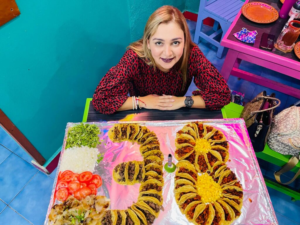 Celebra tu Cumpleaños de una manera única con un Pastel de Tacos en La Lotería