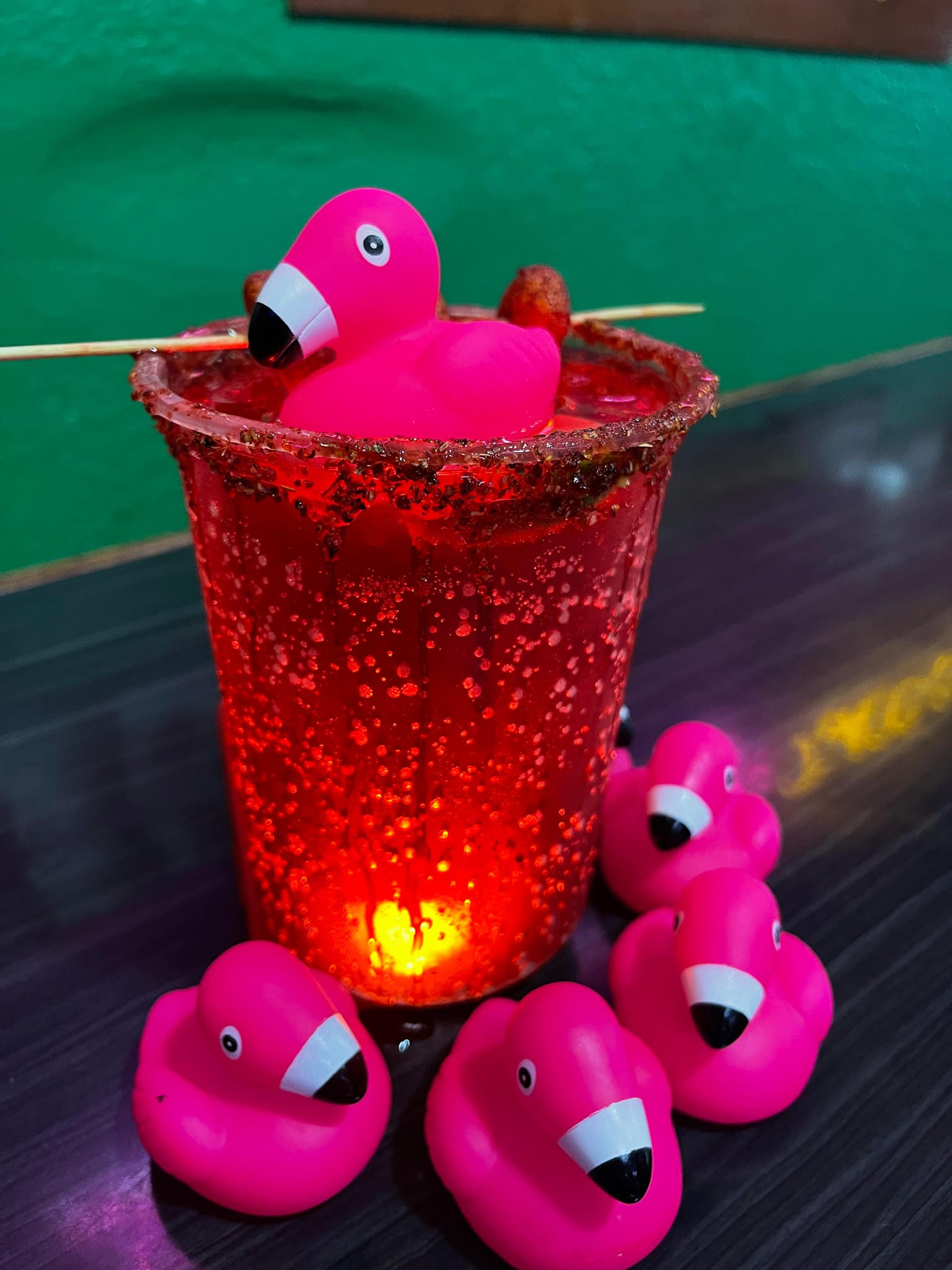 Descubre al “Flamingo”: El coctel que energizará tus noches